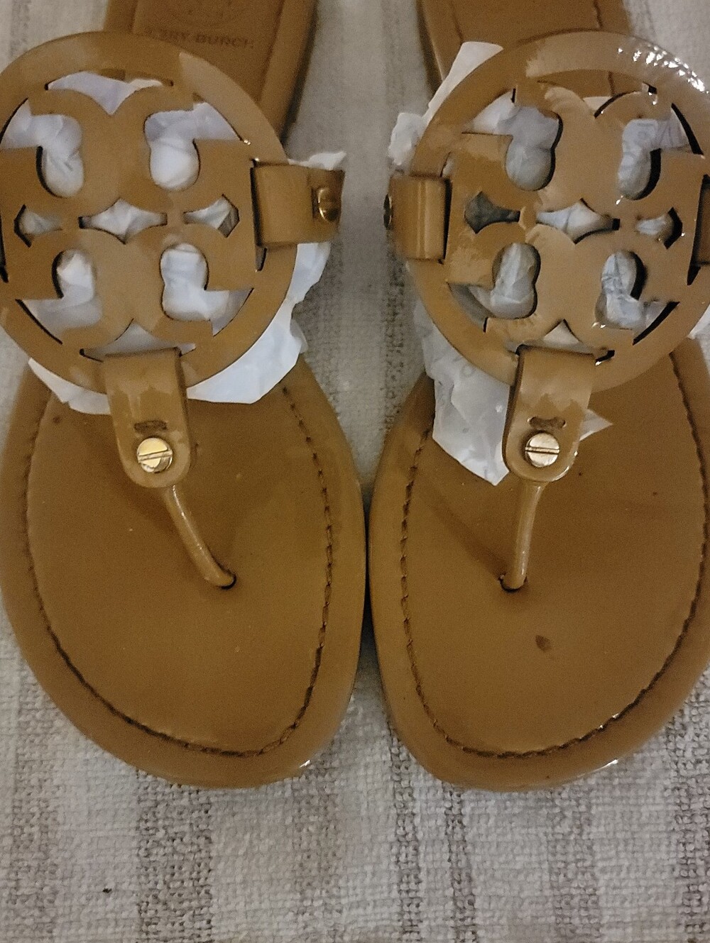 Tory Burch Logo Thong Sandals in Camel Brown
